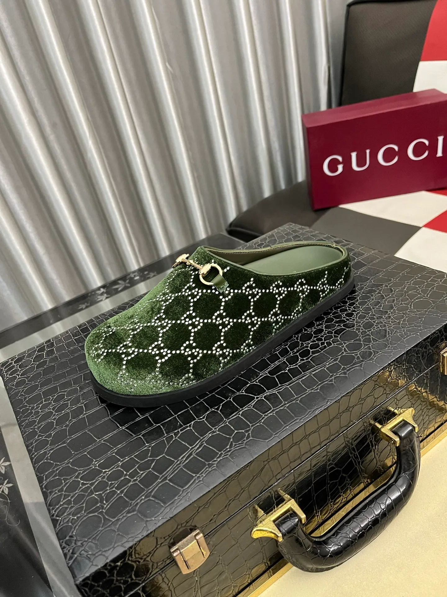 Ex-factory price: 460⌚️⌚️[Gucci] 2025 new season half-slip men's shoes, made of Italian imported first-layer frosted cowhide➕sheepskin lining, original hardware buckle, original combination of wear-resistant outsole, real shot 🎬 very comfortable on the feet, 4️⃣ colors available in sizes 38-44